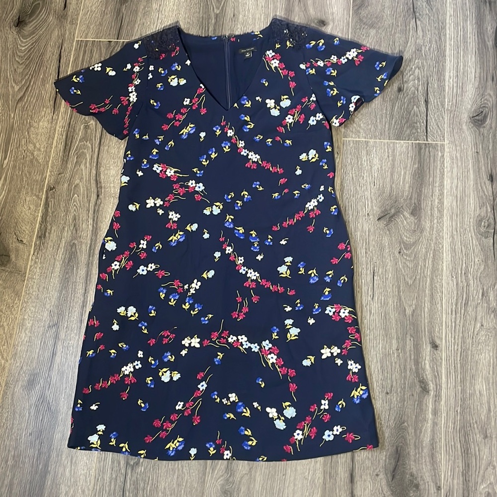 Ann Taylor blue flowers dress casual or office attire. Sophisticated stylish
